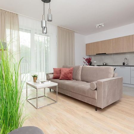 Stacja Wola Apartment Guminska By Noclegi Renters Warsaw Luaran gambar