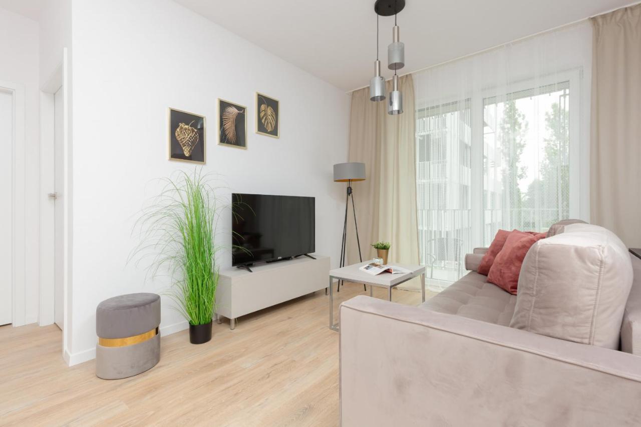 Stacja Wola Apartment Guminska By Noclegi Renters Warsaw Luaran gambar