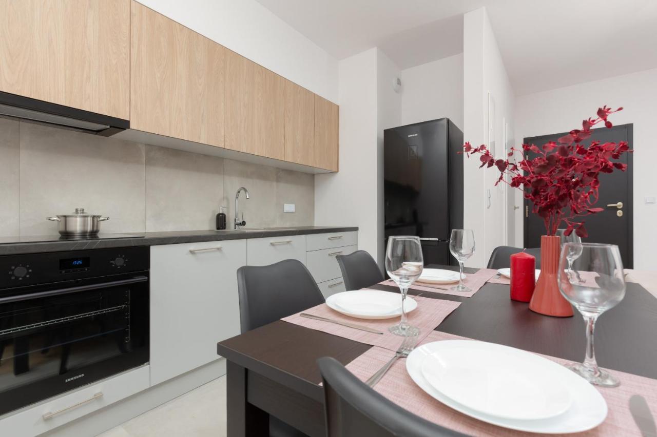 Stacja Wola Apartment Guminska By Noclegi Renters Warsaw Luaran gambar